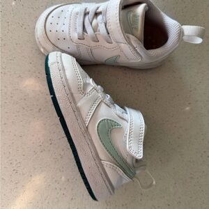 Nike Kids White and Mint Sneakers